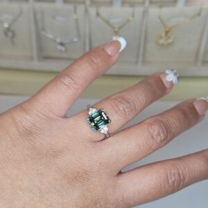 4ct Bluegreen Emerald Ring. Size 7.25